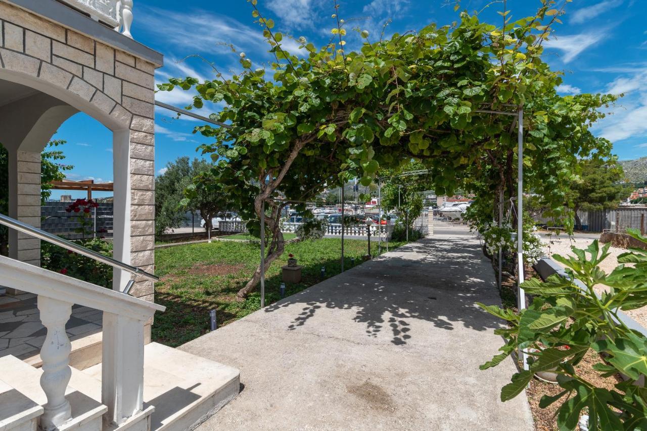 Apartments Bozan Трогир Экстерьер фото